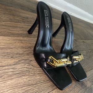 Mid heel **black/gold accessories decor